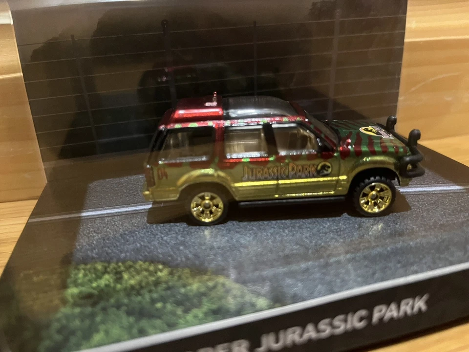 Matchbox Jurassic Park 1993 Ford Explorer Mattel RLC 2022 exclusivo en mano RTS Foto 3 de 4