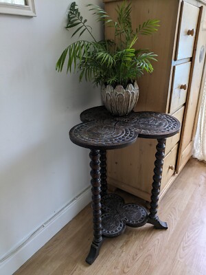 ANTIQUE IRISH DARK OAK SHAMROCK TABLE CLOVER - Main Image