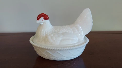 Vintage Westmoreland Milk Glass Hen on Nest; split tail