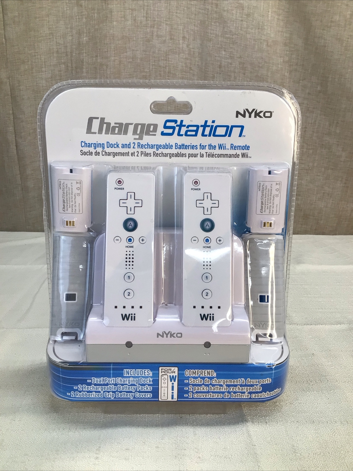 NYKO Wii Remote Charging Station Dock & 2 Battery and Covers BRAND NEW