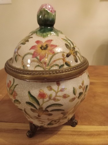 Beautiful Vintage Chinoiserie Crackle porcelain Lidded Jar Strawberry Finial - Picture 3 of 9