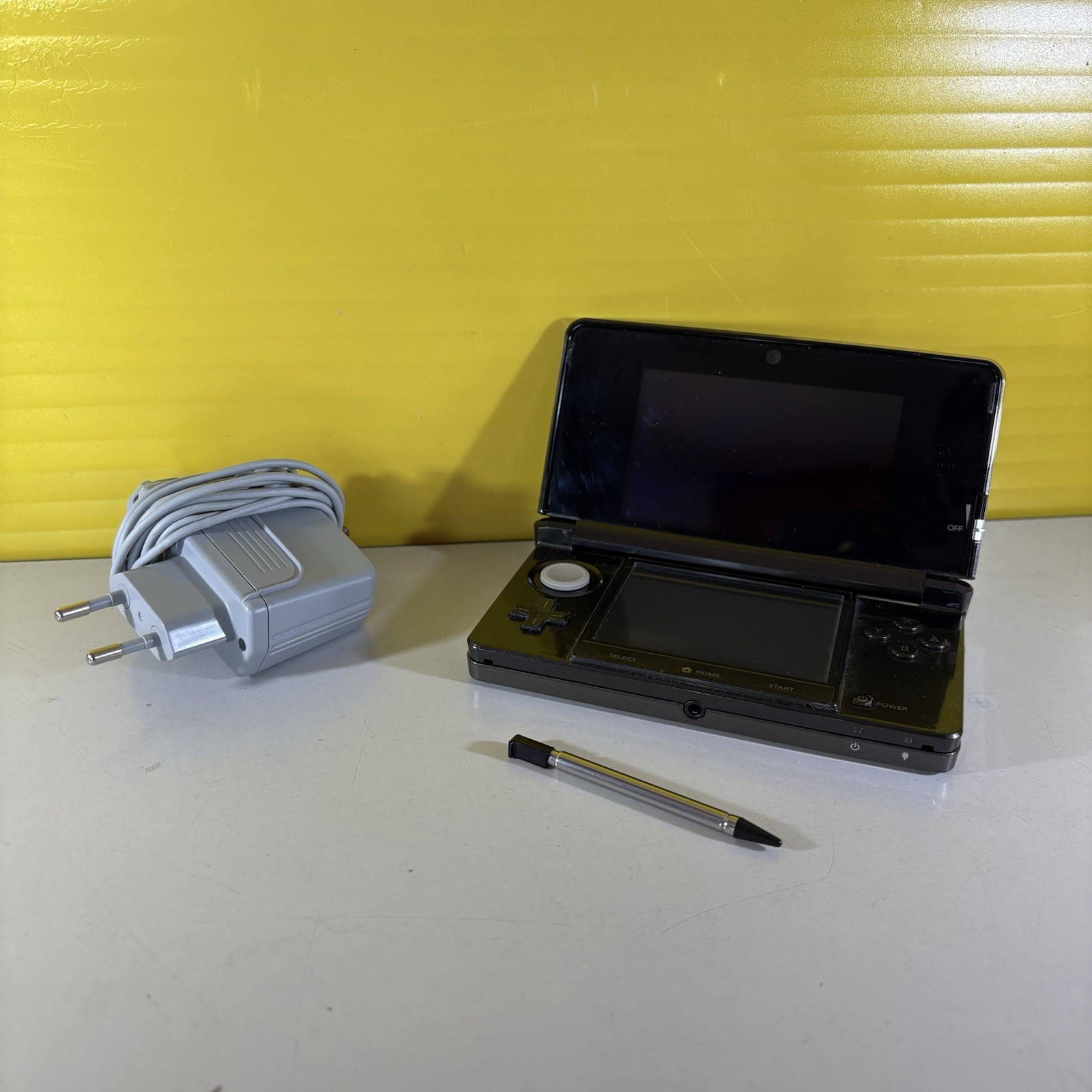 Console NINTENDO 3DS Nero/Black Originale con Caricatore e Pennino - COME NUOVO