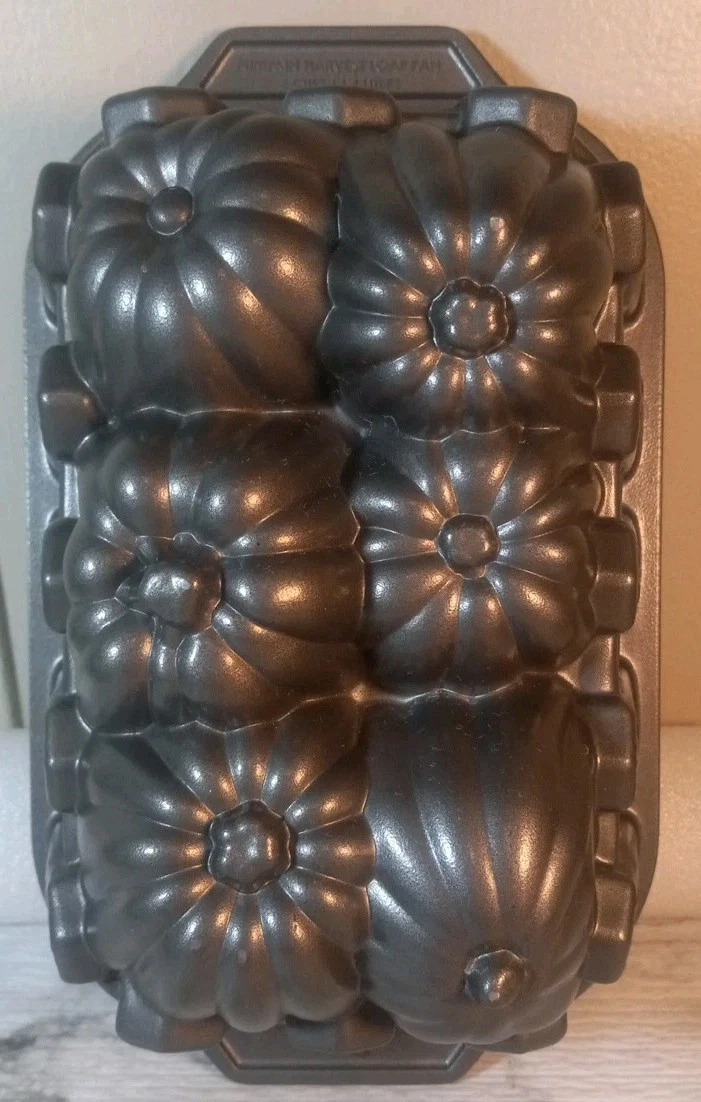 Nordic Ware Pumpkin Harvest Loaf Pan HALLOWEEN FALL Cast Aluminum 6 Cup