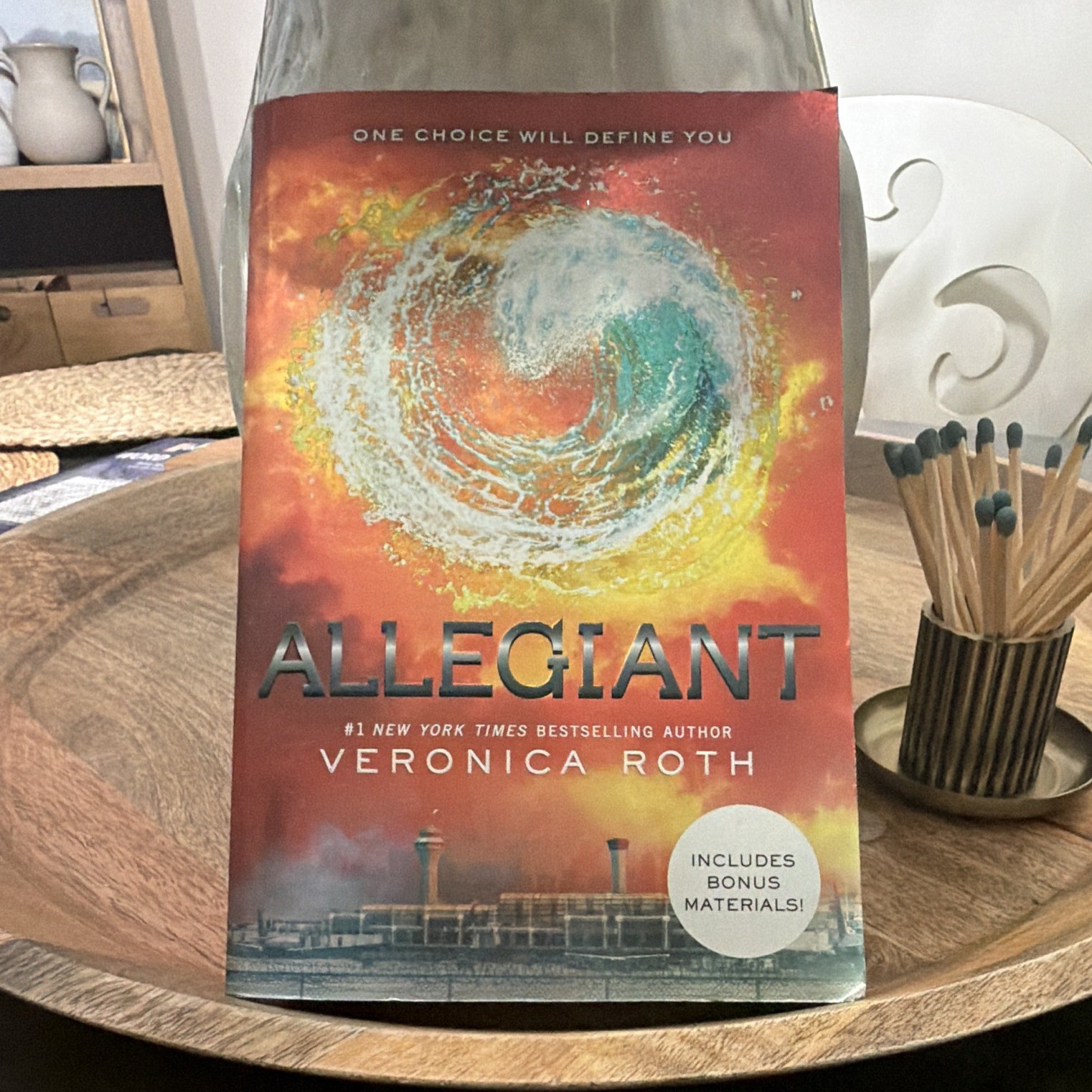Allegiant PB Veronica Roth Divergent Series Bonus Materials YA Dystopian Novel