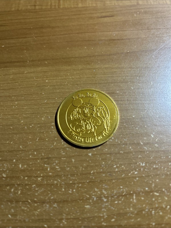 Disney World Disneyland Mickey Mouse Goofy "Pirates Life For Me" Coin Gold Tone