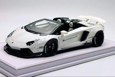 GL Model Lamborghini Aventador Roadster SVJ White w Black Wheels  1:18 w DISPLAY