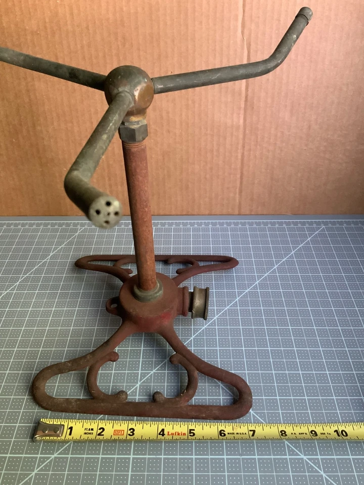 Aspersor de grama antigo de ferro fundido e latão 3 bicos excelente - Imagem 2 de 4