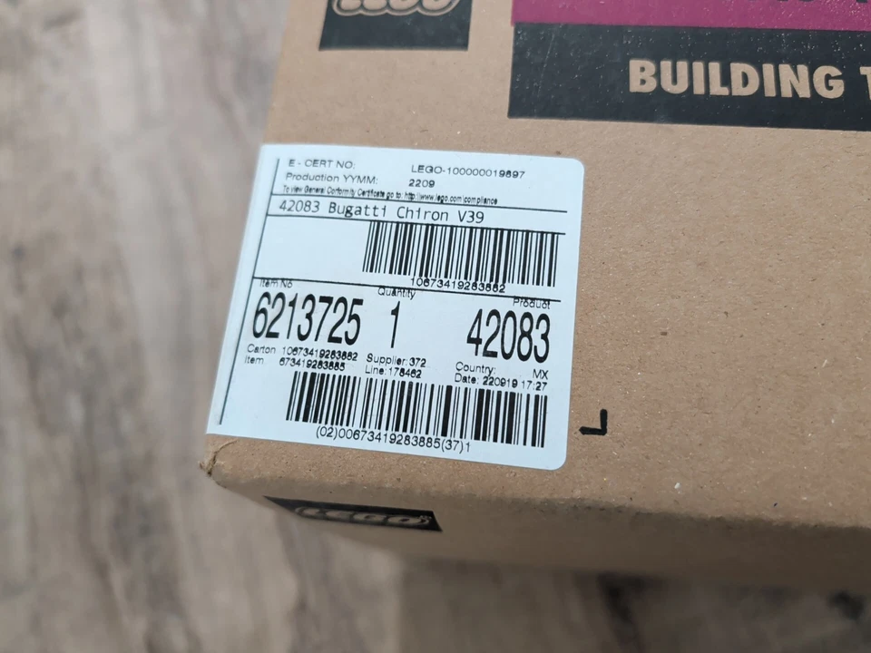 LEGO Technic Bugatti Chiron 42083 - Nuevo - Sellado de fábrica en caja Foto 2 de 2