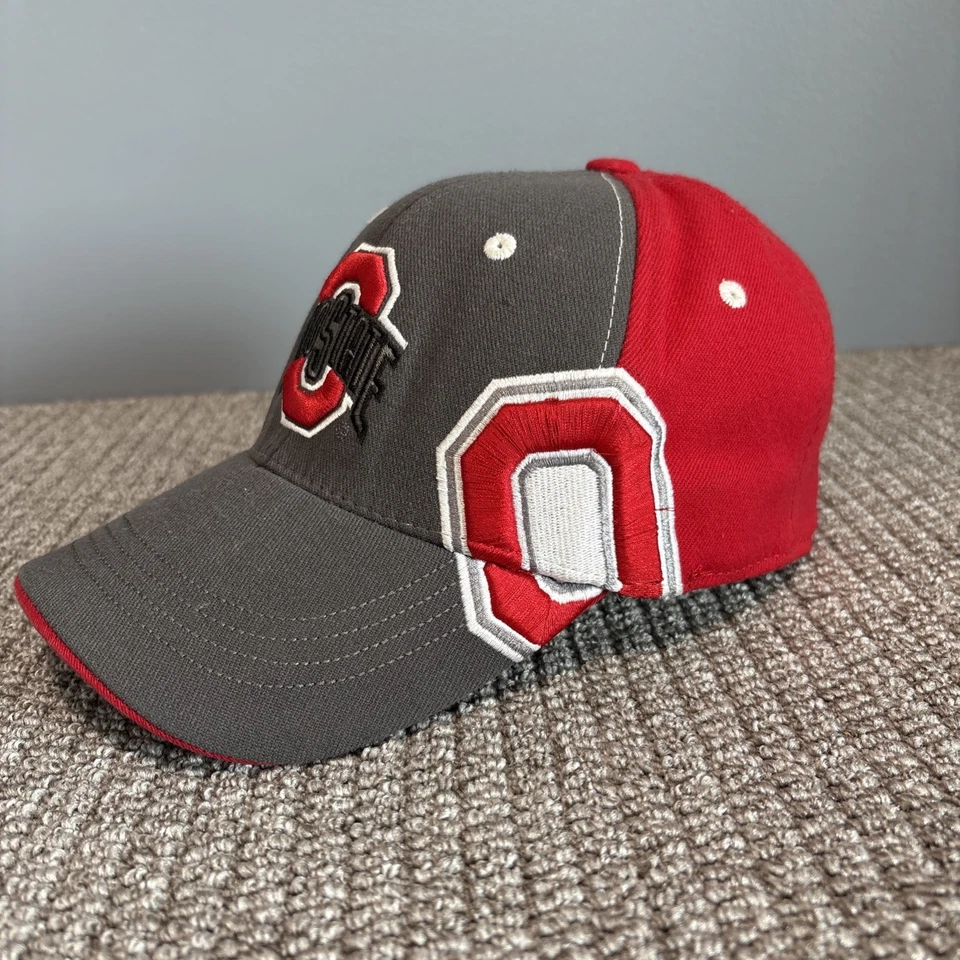 Sombrero ajustado Ohio State S/M en la parte superior del mundo ajuste único bordado rojo/gris Foto 2 de 4