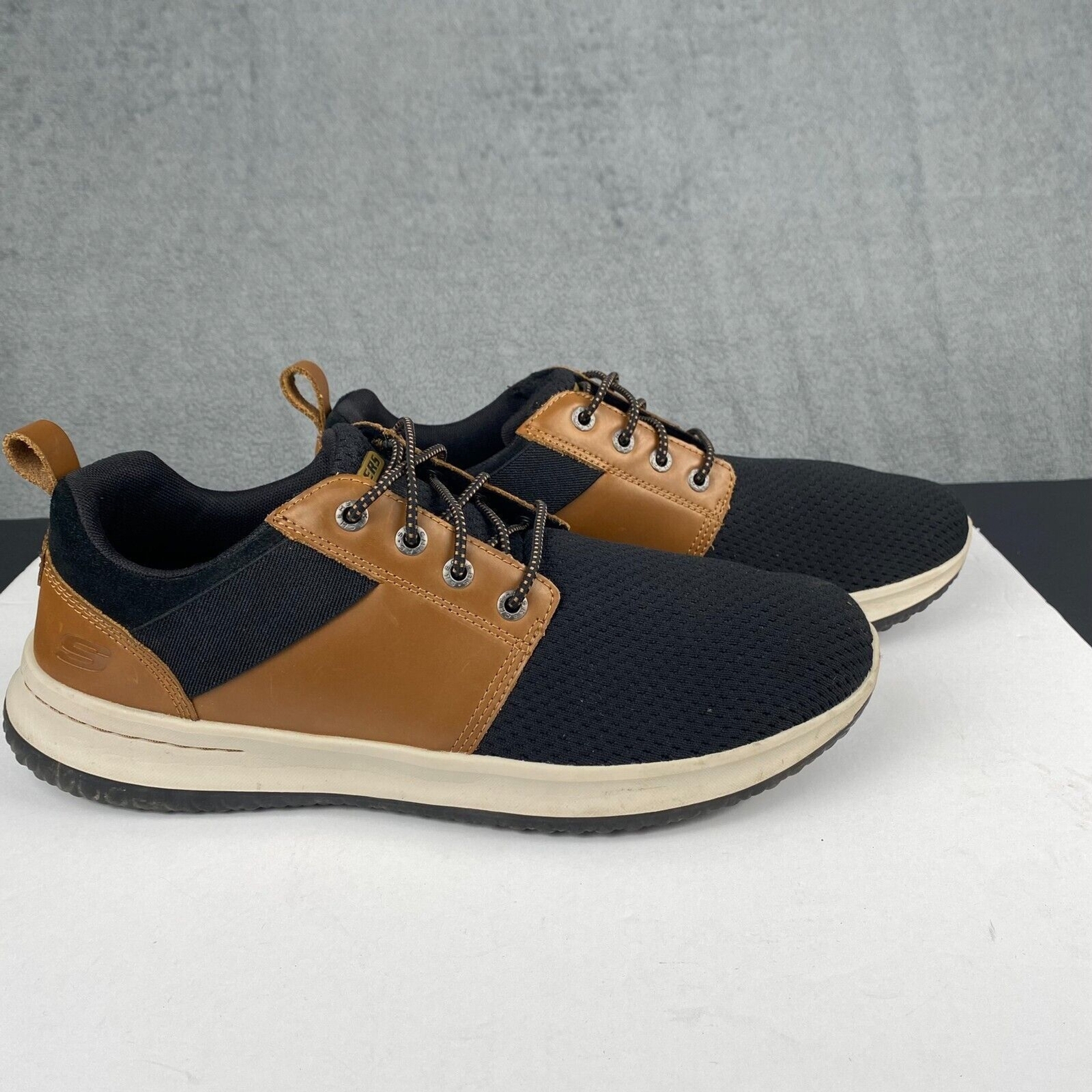 Skechers Classic Fit Air Cooled Mens Memory Foam Sneakers Shoes