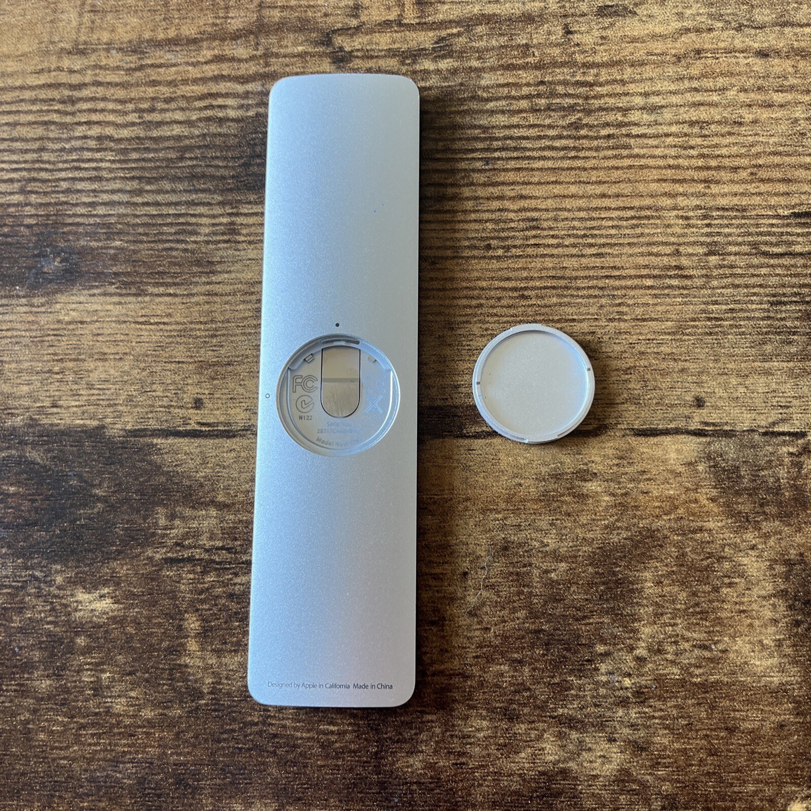 Apple TV Remote Control A1294 Apple TV 2nd 3rd Generation Silver Genuine