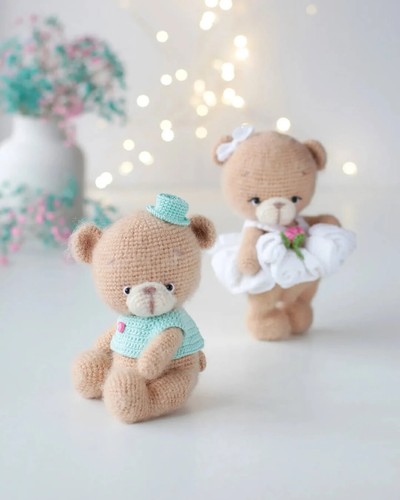 Valentine Crochet Bear Set | 2 Amigurumi Plush Toys with Knitted Clothes - Picture 3 of 3