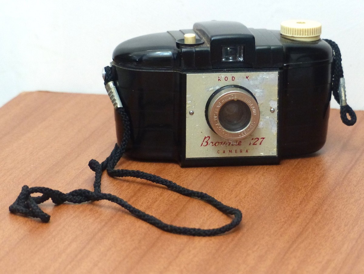 Vintage Kodak Brownie 127 Camera 235 CLOSE UP LENS