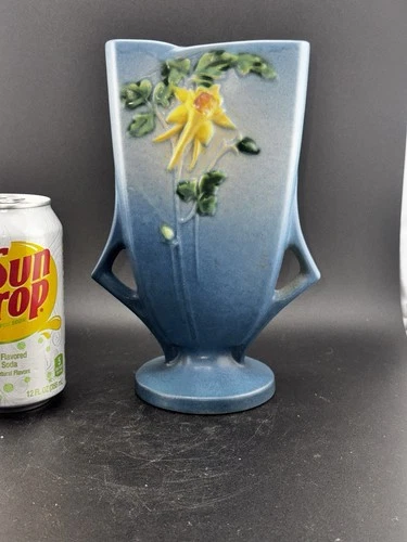 Roseville #17-8” Columbine Vase In Excellent Mint Condition No Damage