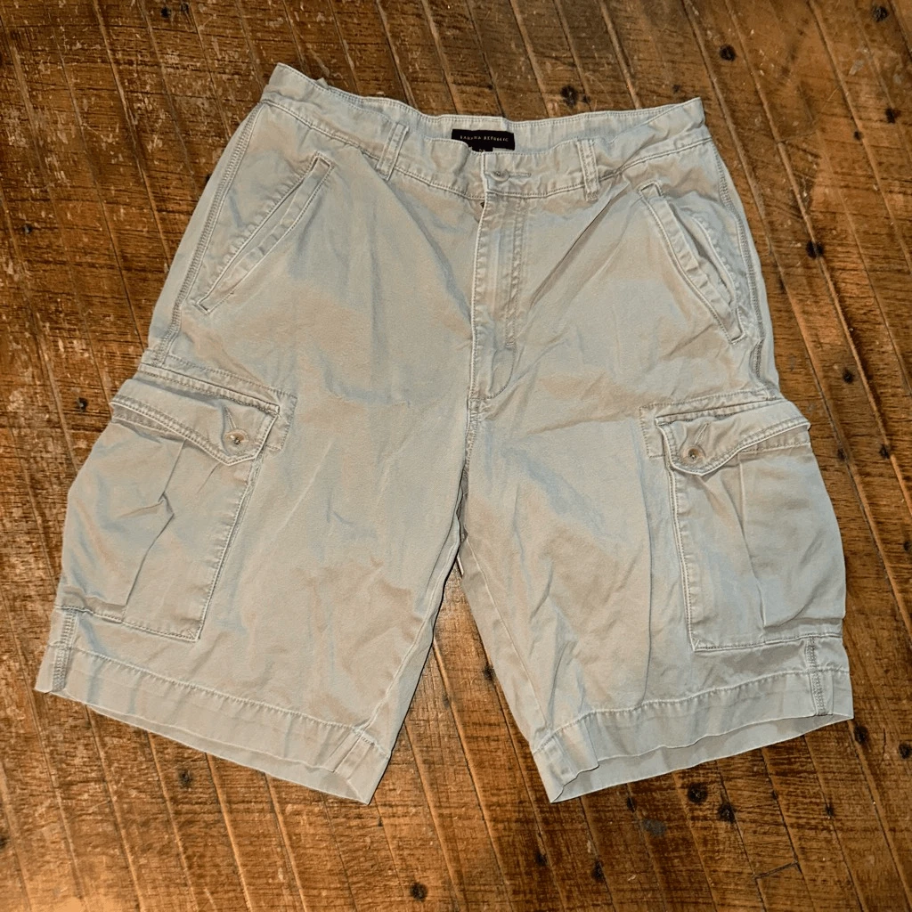 Banana Republic tan 32 relaxed Y2K cargo shorts