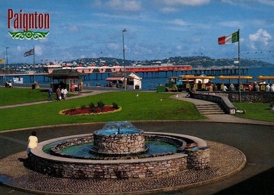 AK Paignton, United Kingdom   Pier and Fountain   Vintage Postcard   Used