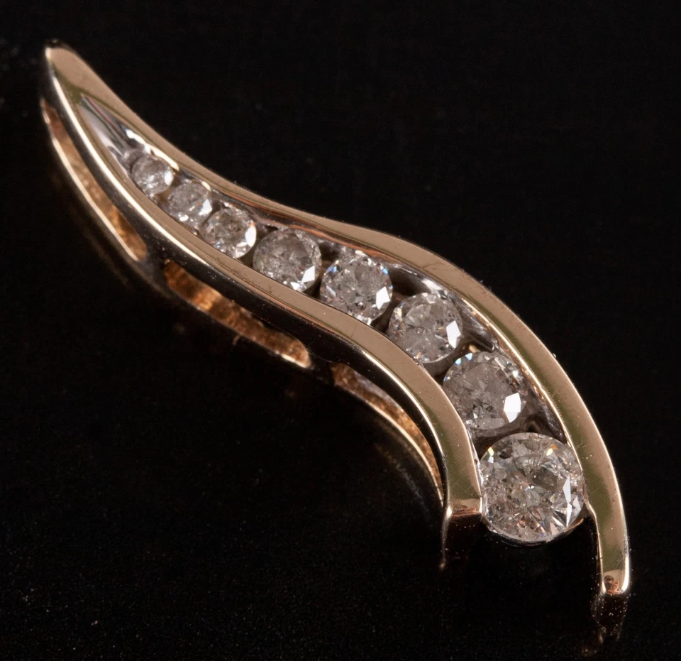 10k Yellow White Gold Round Diamond Graduated Style Pendant .25ctw 1.11g - Image 3 of 4