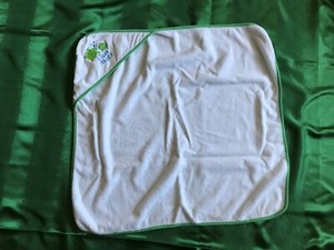 Baby Bath Towel ~ White ~ " I Love Daddy" ~ 26 in x 26 in