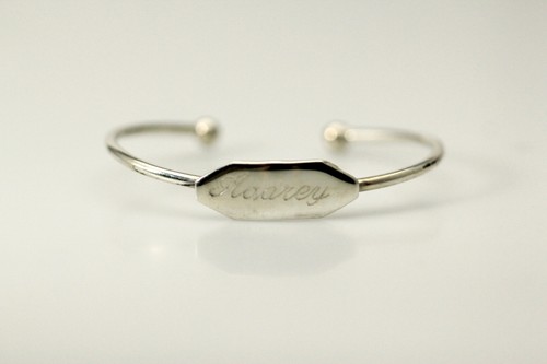 925 Sterling Silver Small Child "Audrey" ID Tag Cuff Bracelet 5.8 Grams (BR5112) - Foto 2 di 8