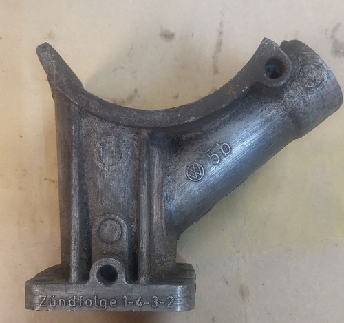 Lichtmaschinenhalter 12V Käfer Cabrio Ghia Öleinfüller Lima Fuß VW 113101211B