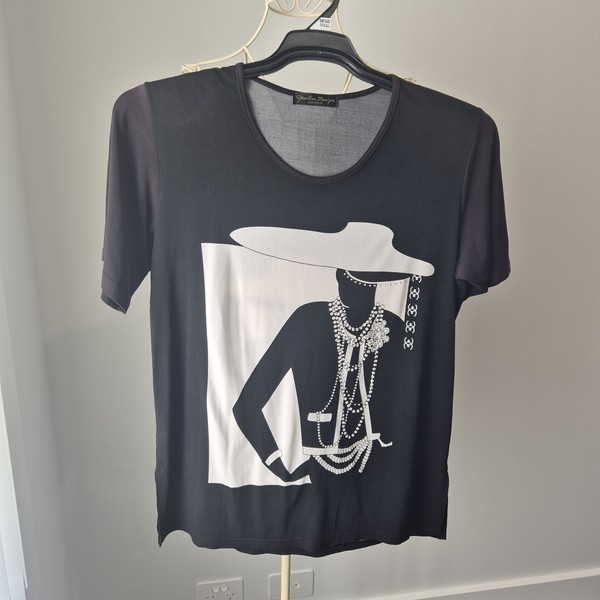 YouLim Design Australia Size XL, oversized,  black & white Womens graphic tee
