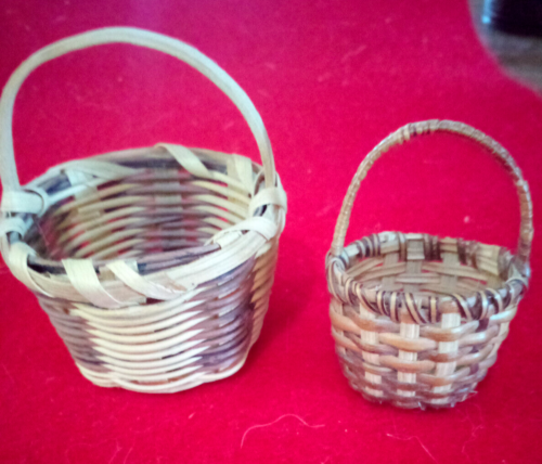 Pair of Miniature Pine Needle Baskets w/handles - Afbeelding 1 van 4