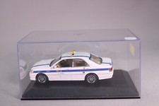 LE5853 J-COLLECTION 1/43 Voiture Toyota Crown Royal Saloon 2000 Tokyo taxi blanc