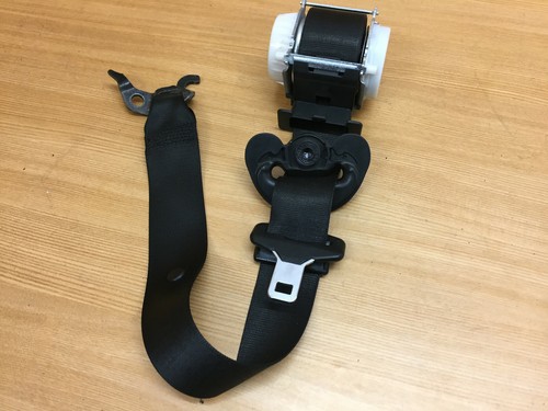 BMW 1er 116i Sicherheitsgurt Gurt Gurtstraffer Vorne Links