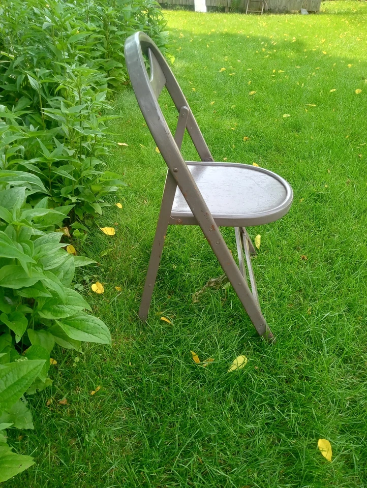 Silla Plegable Madera Curvada Años 50 De Colección Shabby Pintura Gris Chippy con Asiento Acolchado Foto 2 de 4