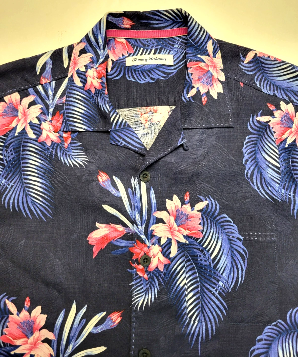 TOMMY BAHAMA Hawaiian Button SS Shirt Men's MEDIUM M Blue Pink 100% SILK Floral