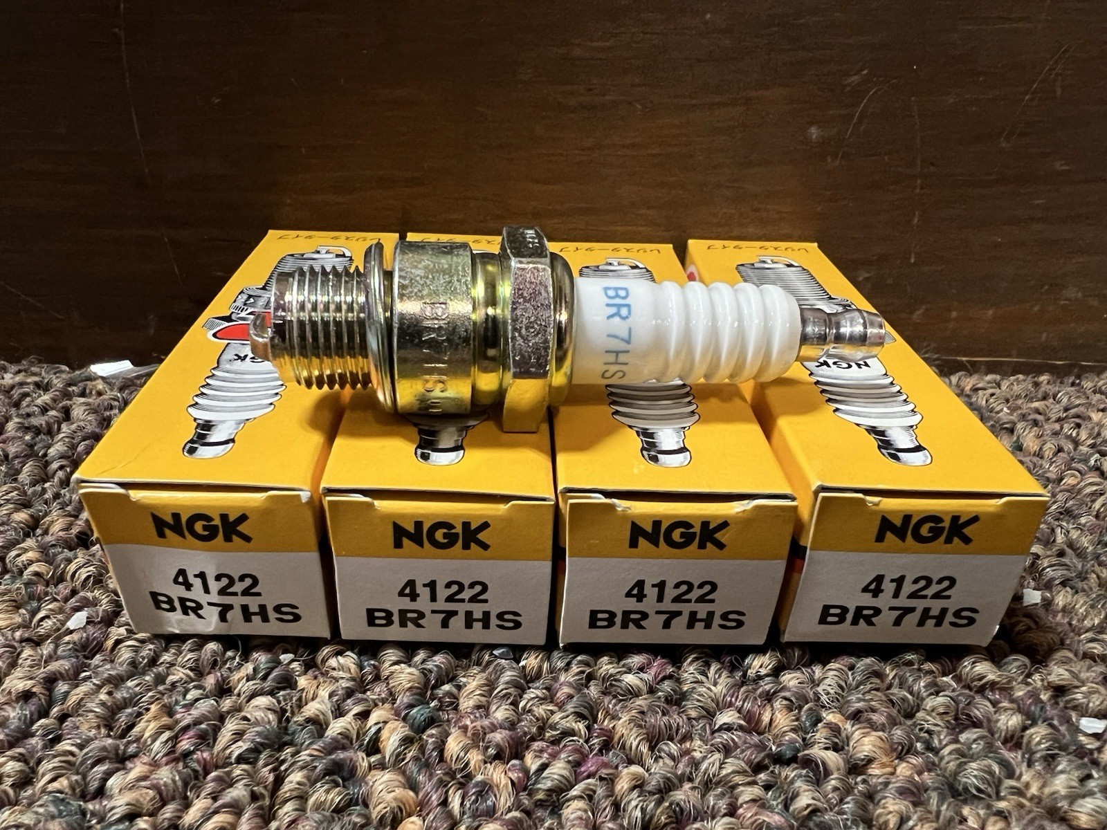 New 4 Pack Genuine NGK 4122 Spark Plug   BR7HS  NGK-R