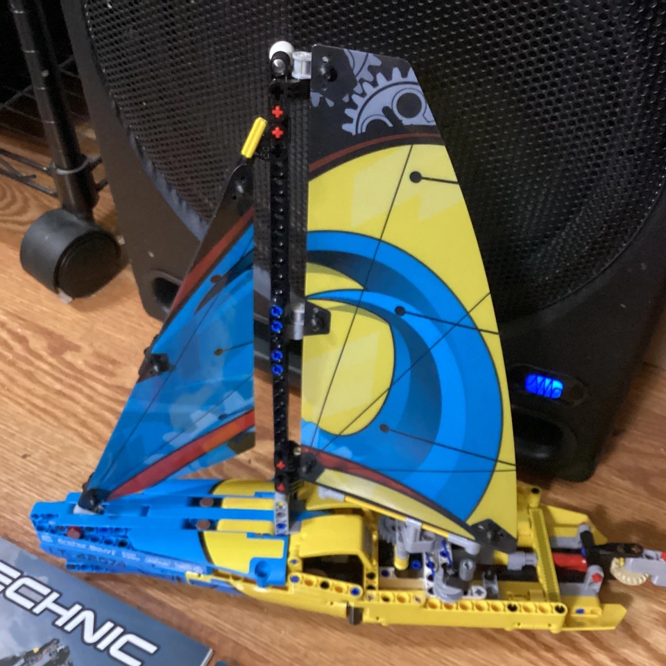 LEGO TECHNIC: Yate de carreras (42074) con manuales de instrucciones Foto 3 de 4