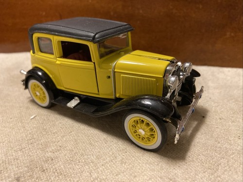Pair 1:32 Diecast 1930 Ford & 1917 REO Touring Cars - Loose - Picture 7 of 10