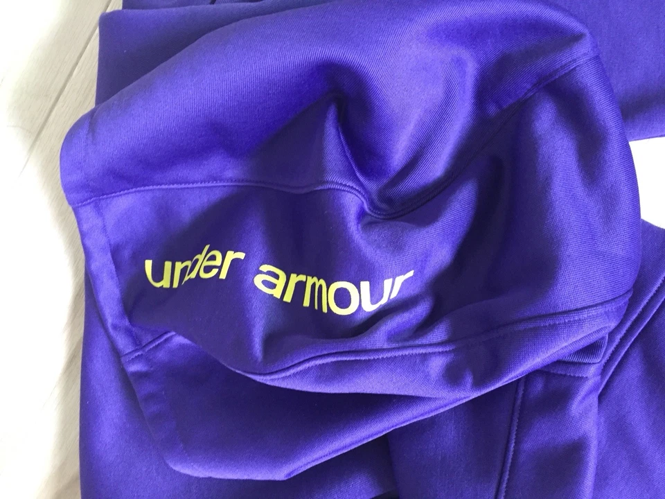 SUÉTER CON CAPUCHA UNDER ARMOUR YMD GRÁFICO COLOR MORADO Foto 4 de 4