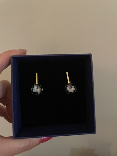 Swarovski T Bar Small Pendant Earrings Dark Grey Crystal On Gold Tone Brand New - Picture 2 of 12