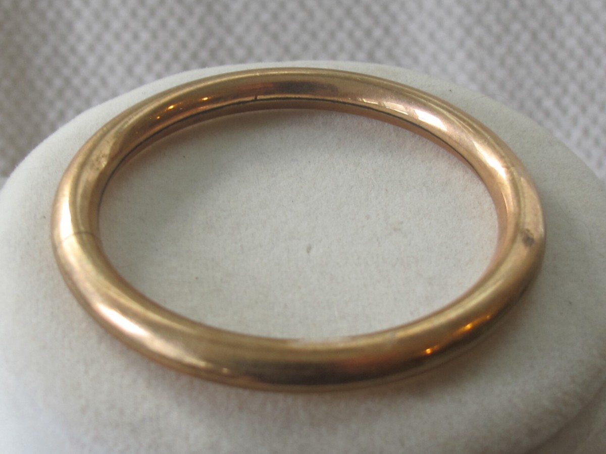 9ct hollow bangle. 9ct hollow bangle.