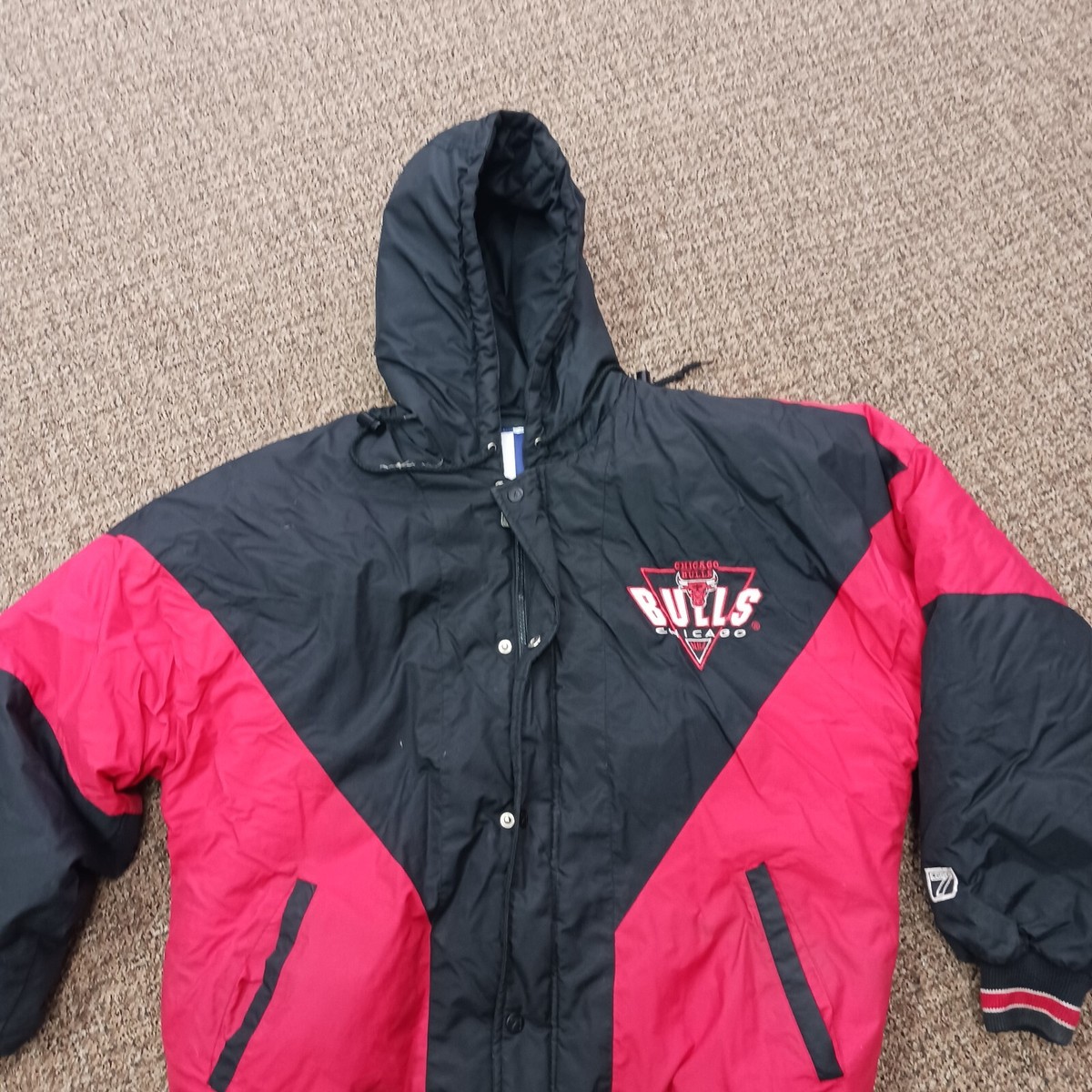 Vintage Logo 7 NBA Chicago Bulls Puffer Jacket Black Red
