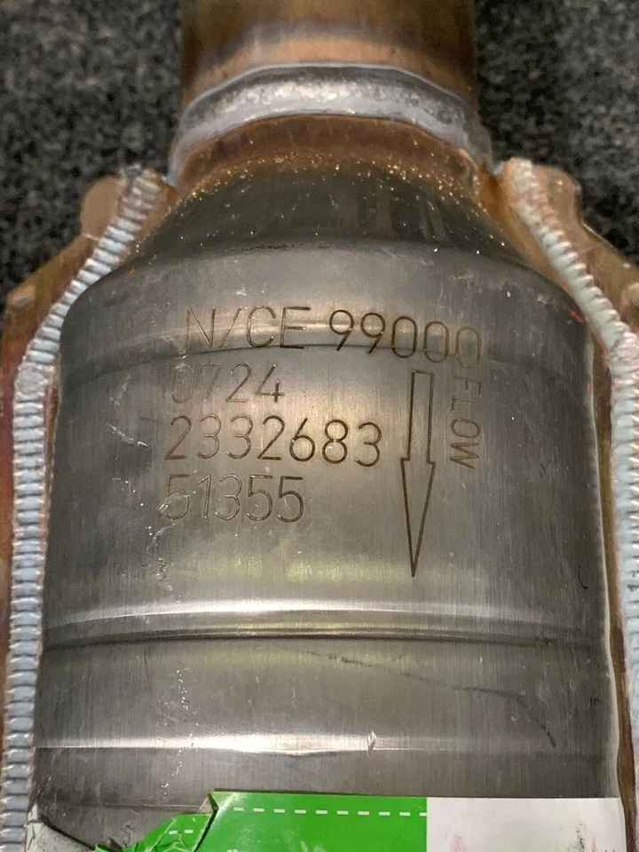 Magnaflow 51355 Universal Catalytic Converter for Acura RSX & Honda Civic/S2000 - Image 2 of 4