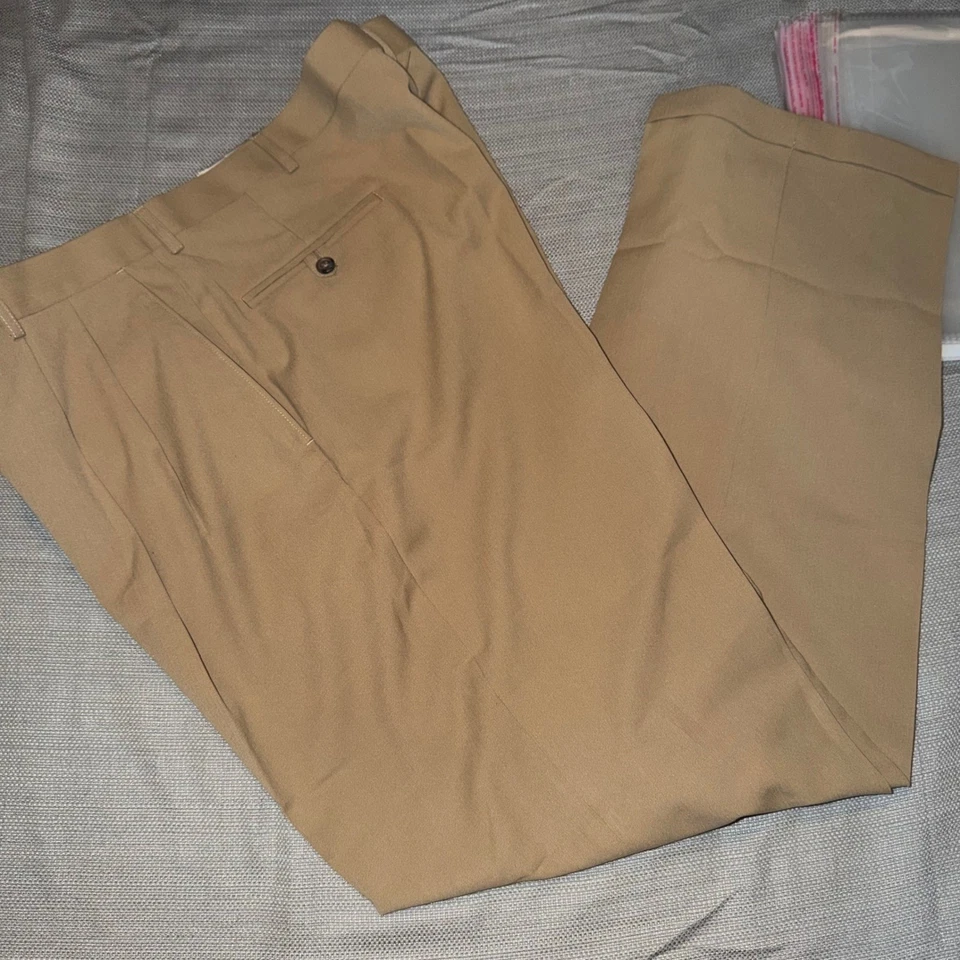 Haggar Microluxe Black Label Pleated Khaki Dress Pants Mens 40x34 Wrinkle Free - Image 4 of 4