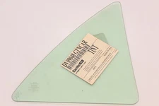 New OEM Ford F7CZ-5426871-AD, DV0948GTN Carlite Vent Window Glass NOS