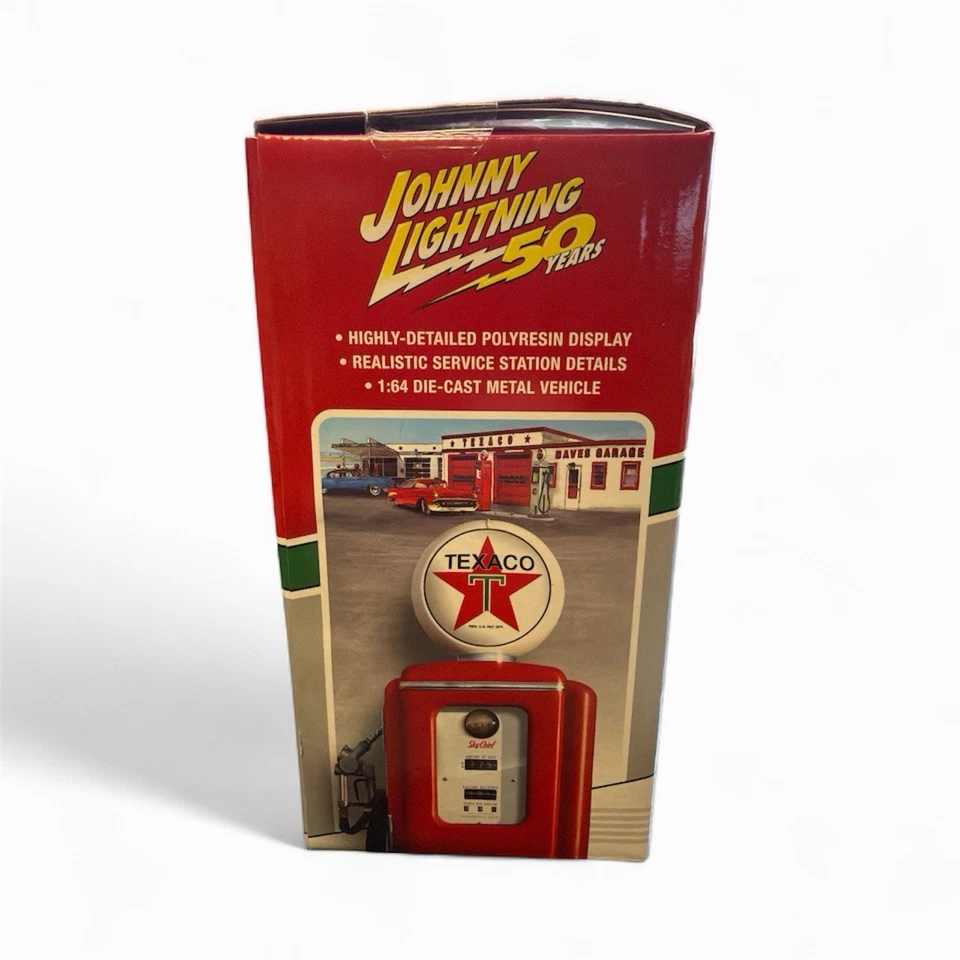 ¡PERSECUCIÓN! White Lightning! Estación Texaco de resina diorama y camioneta Chevrolet 1965 Foto 2 de 4