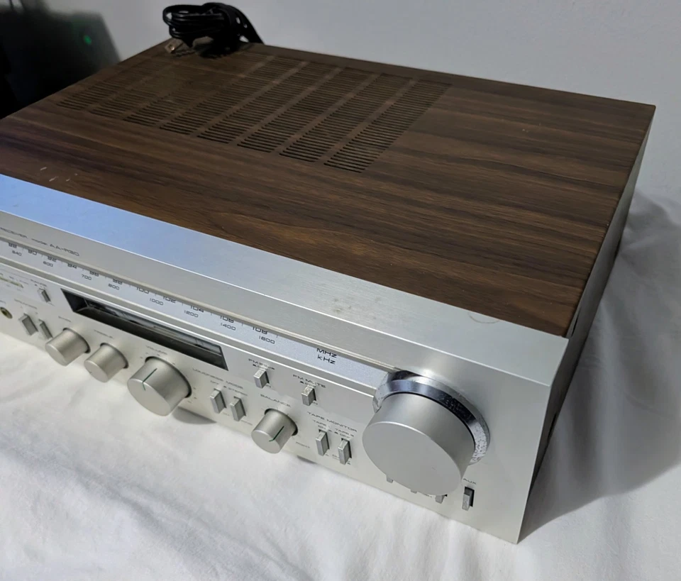 Receptor estéreo AM/FM Akai AA-R30 (1979-80) funciona/totalmente funcional Foto 4 de 4