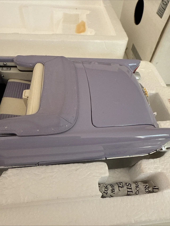 Danbury Mint 1956 Lincoln Premiere Convertible Limited Edition 1/24 Wisteria - Image 2 of 4