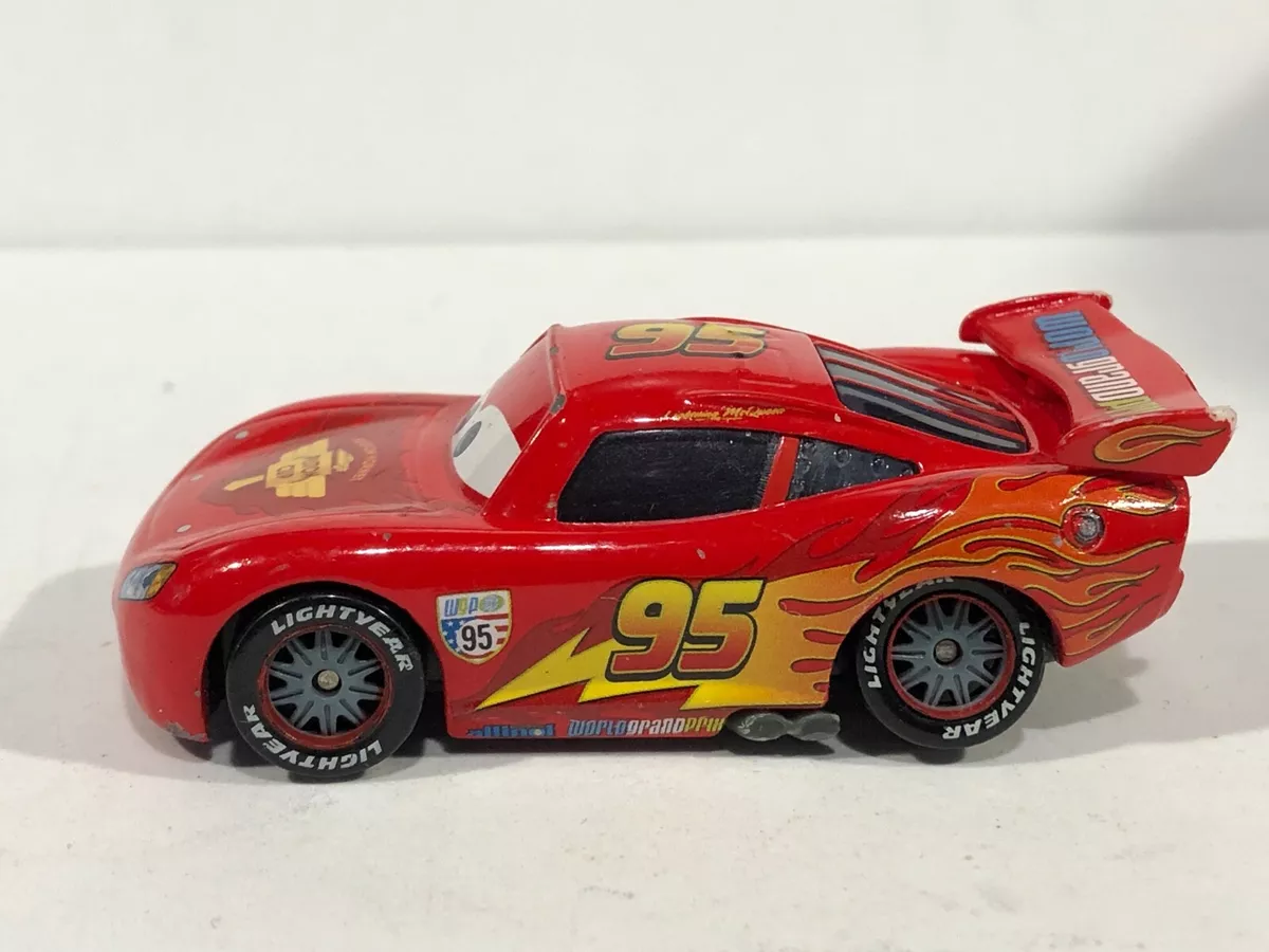 Disney Cars Toys Lightning McQueen with Piston Cup, Miniature, Collectible  Racecar Automobile Toys Based on Cars Movies, for Kids Age 3 and Older