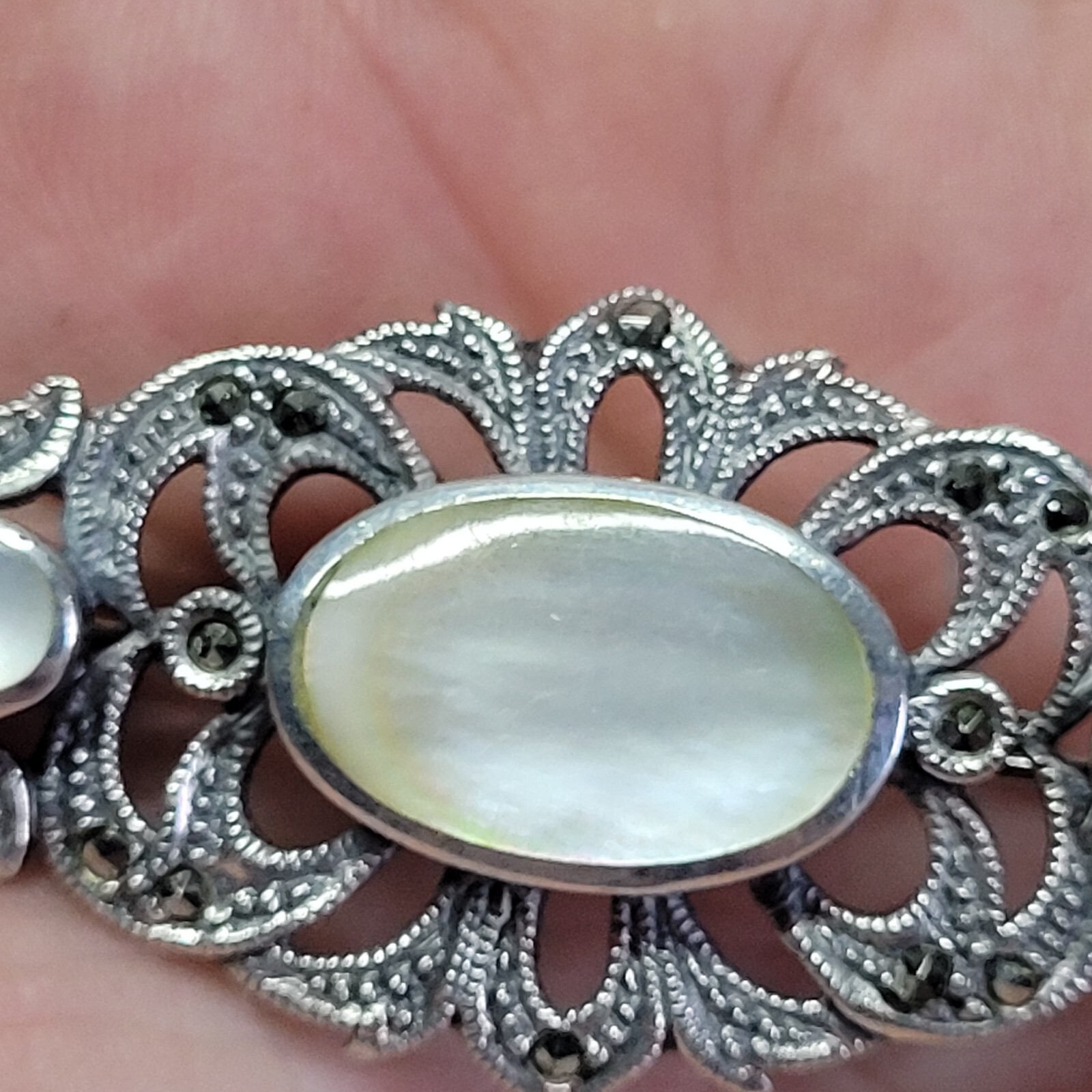 09k5 Pretty Brooch in Solid Silver Marcasites and… - image 3