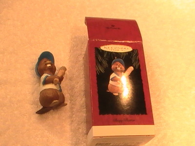 HALLMARK CHRISTMAS KEEPSAKE ORNAMENT 1994 BUSY BATTER BASEBALL BEAVER
