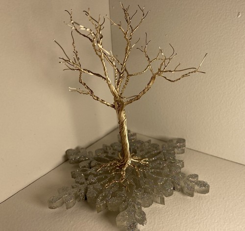 Hand Made Wire Tree Sculpture - Small, Silver On Snowflake - Photo 1/3