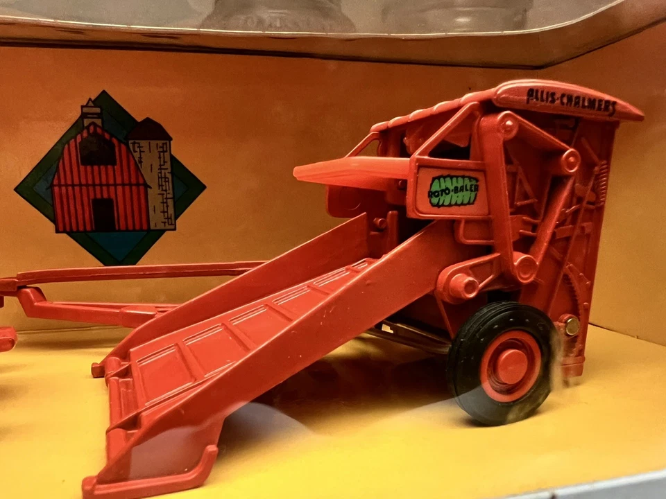 Ertl Farm Classics 1/43 Allis Chalmers Model "C" Tractor and Roto Baler - Image 2 of 4