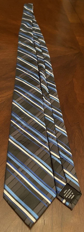 Corbata de cuello para hombre J. Ferrar azul negra 100 % poliéster hecha en China Foto 3 de 4