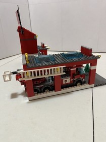 LEGO City: Fire Station 7945 100% Complete Build No Minis No Manual SEE DESCRIPT